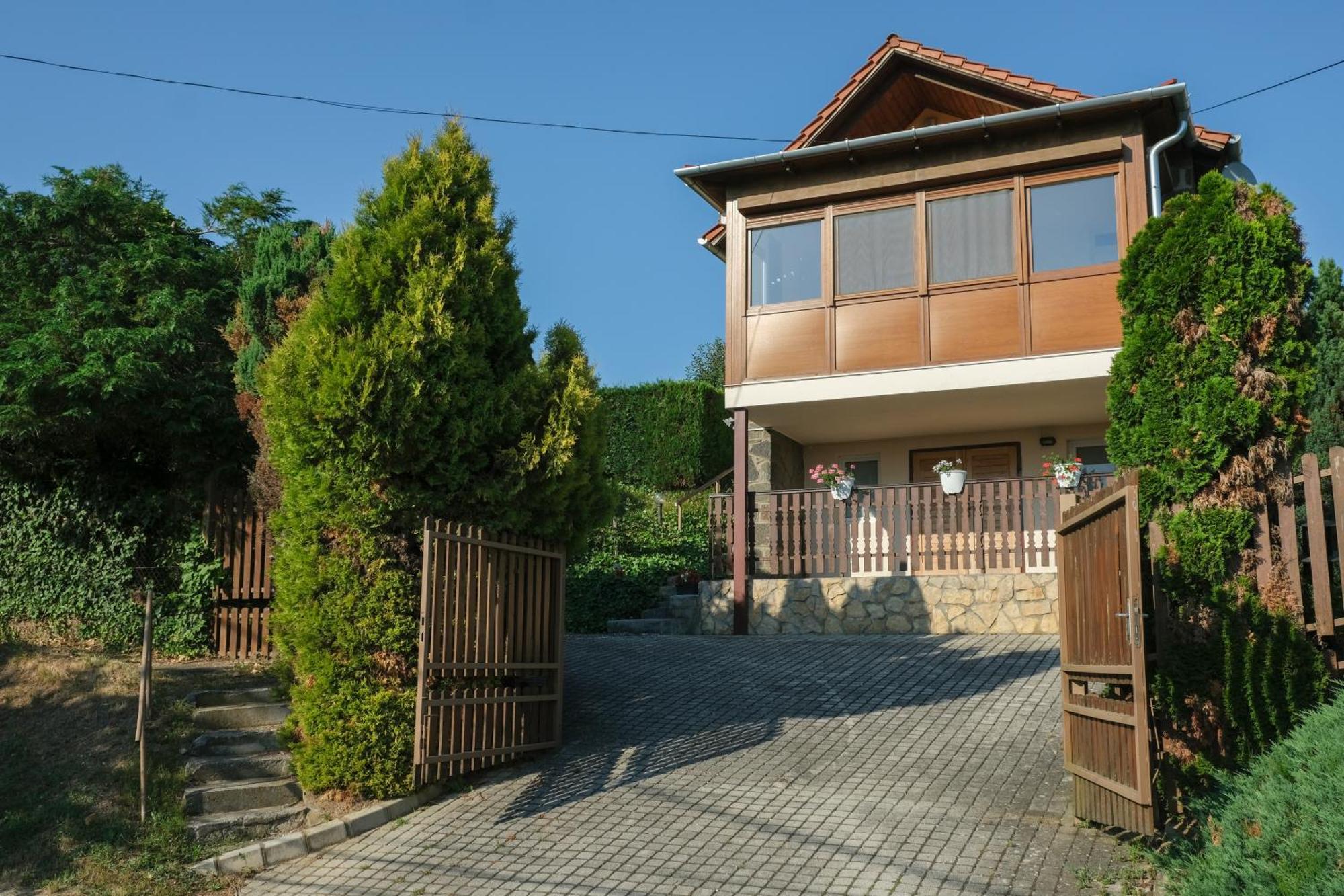 Panoráma Apartmanház Sárvár Kültér fotó